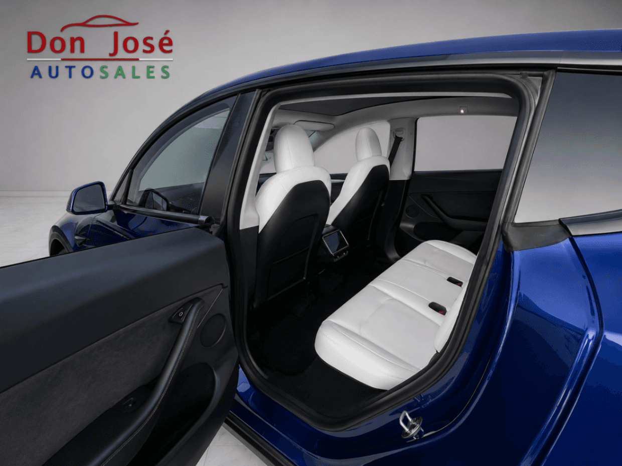 Car Image 11