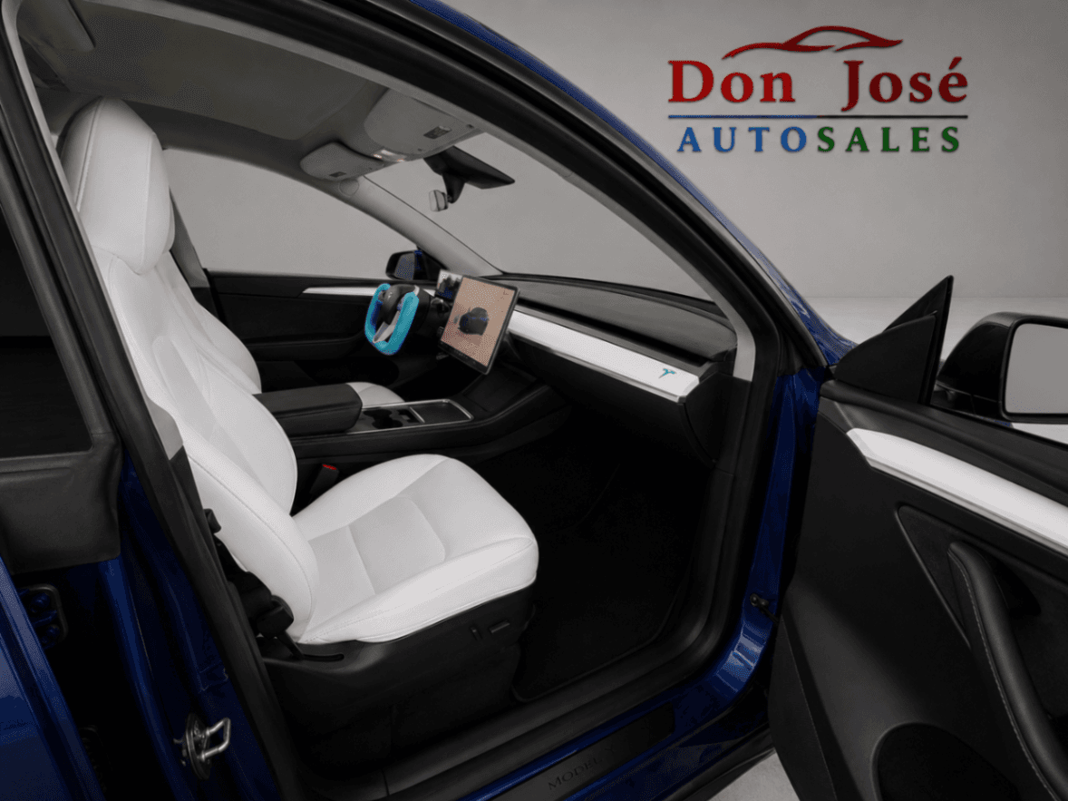Car Image 10
