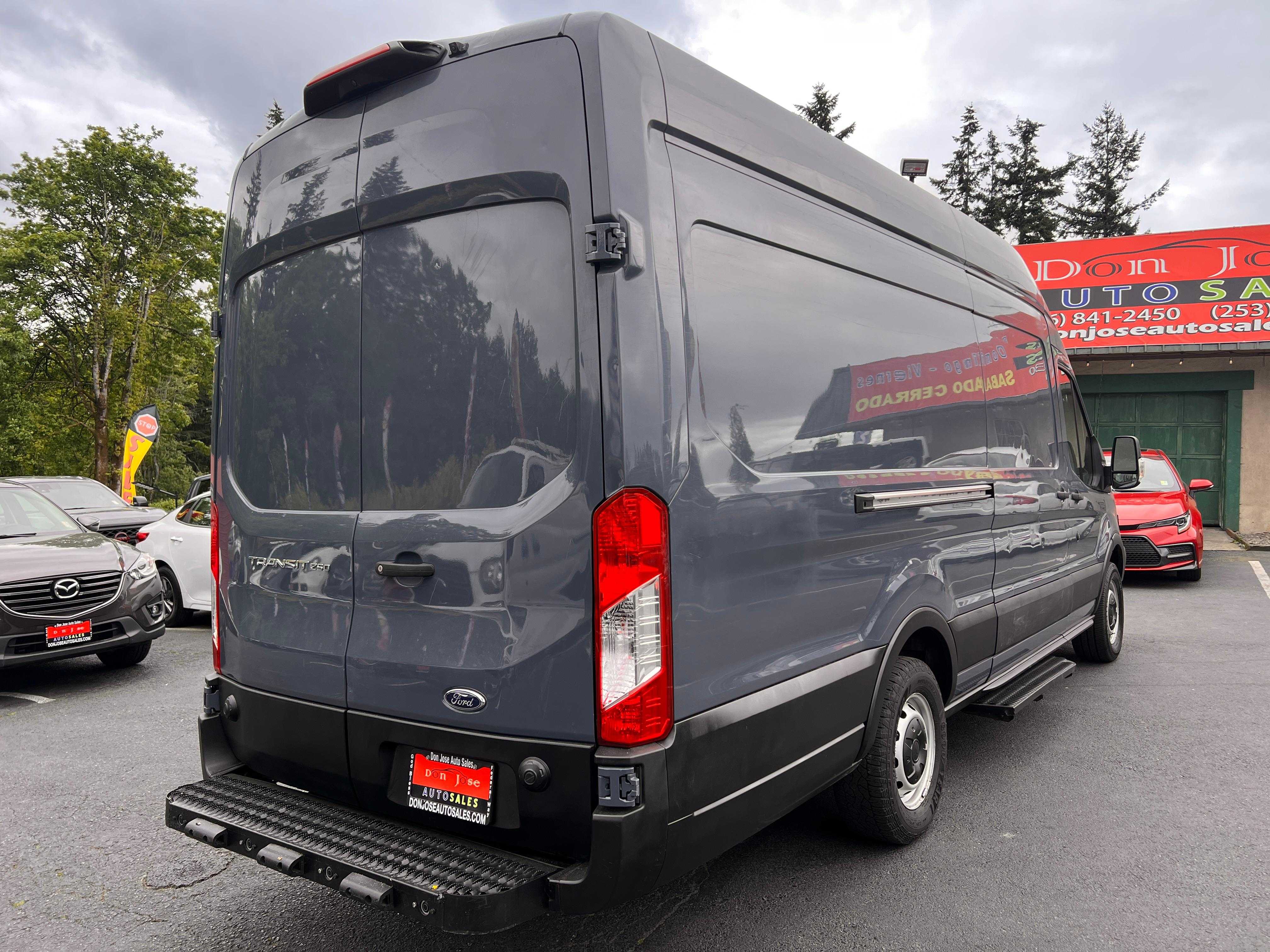 Ford Transit Image 2