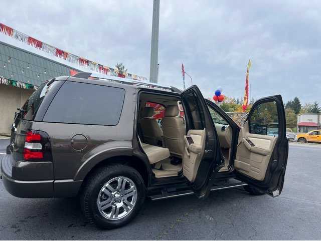 Ford Explorer Image 7