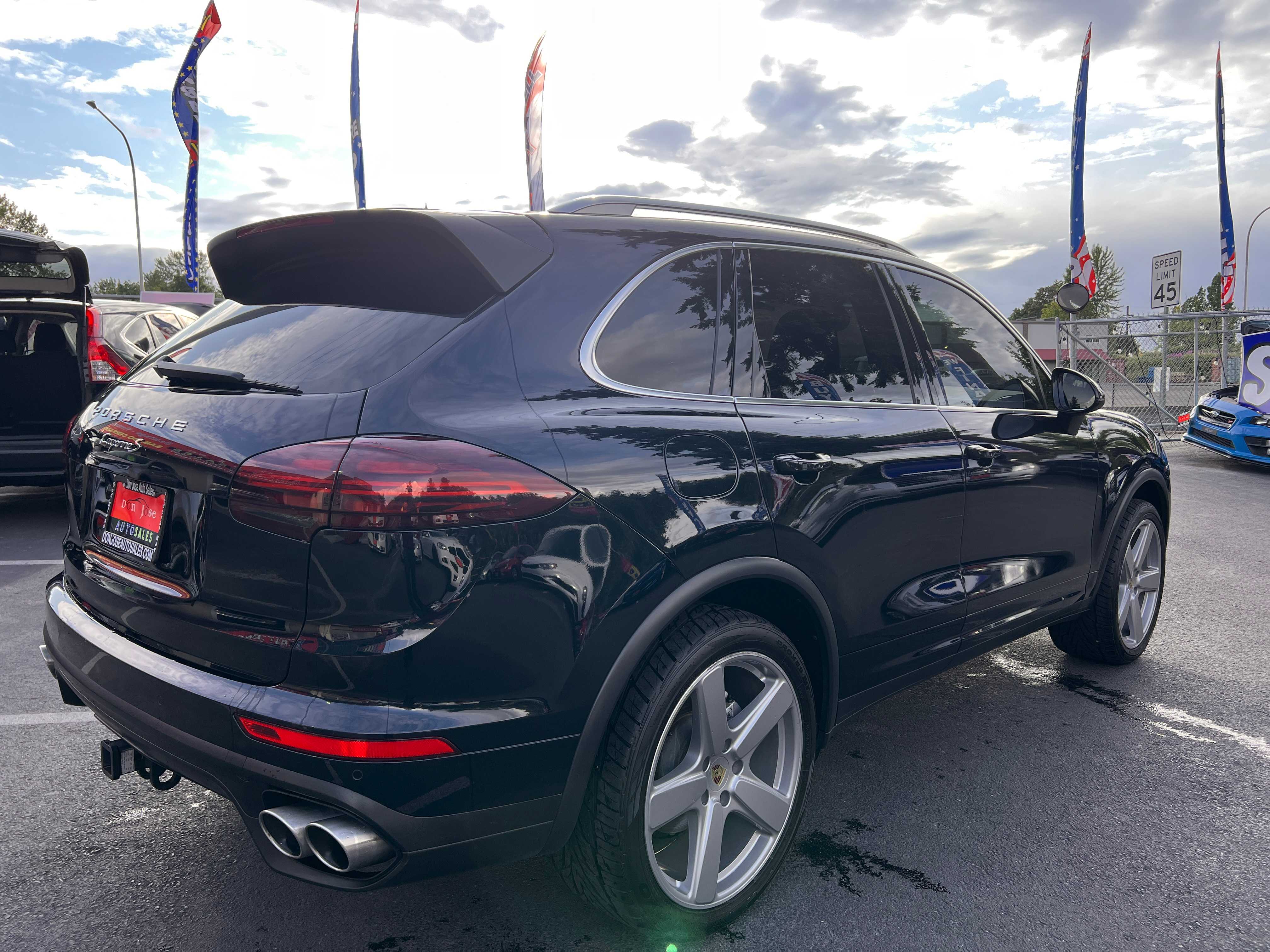 Porsche Cayenne Image 2