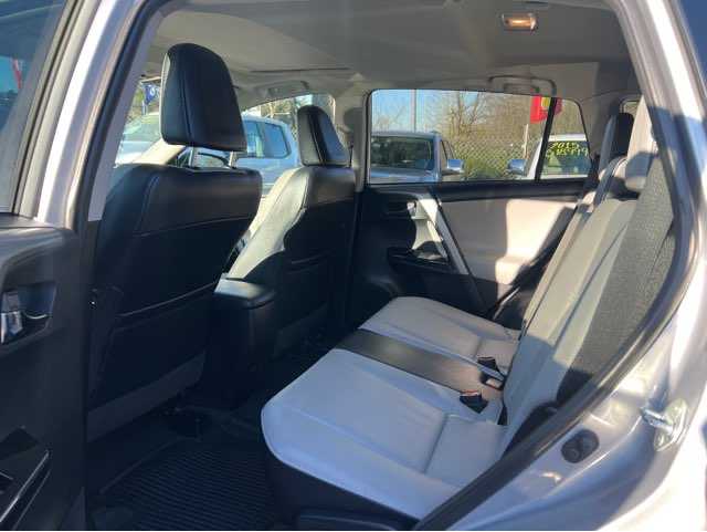 Toyota RAV4 Image 5