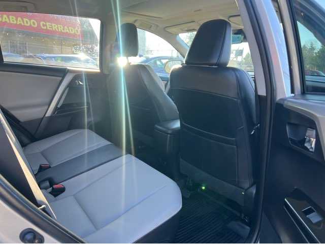 Toyota RAV4 Image 8