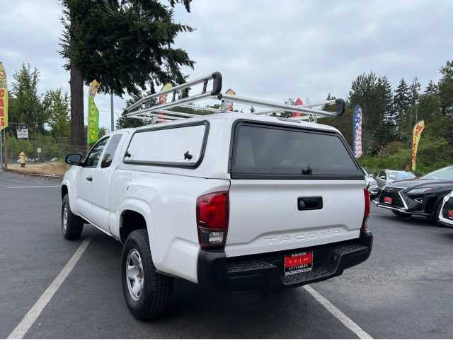 Toyota Tacoma Image 4
