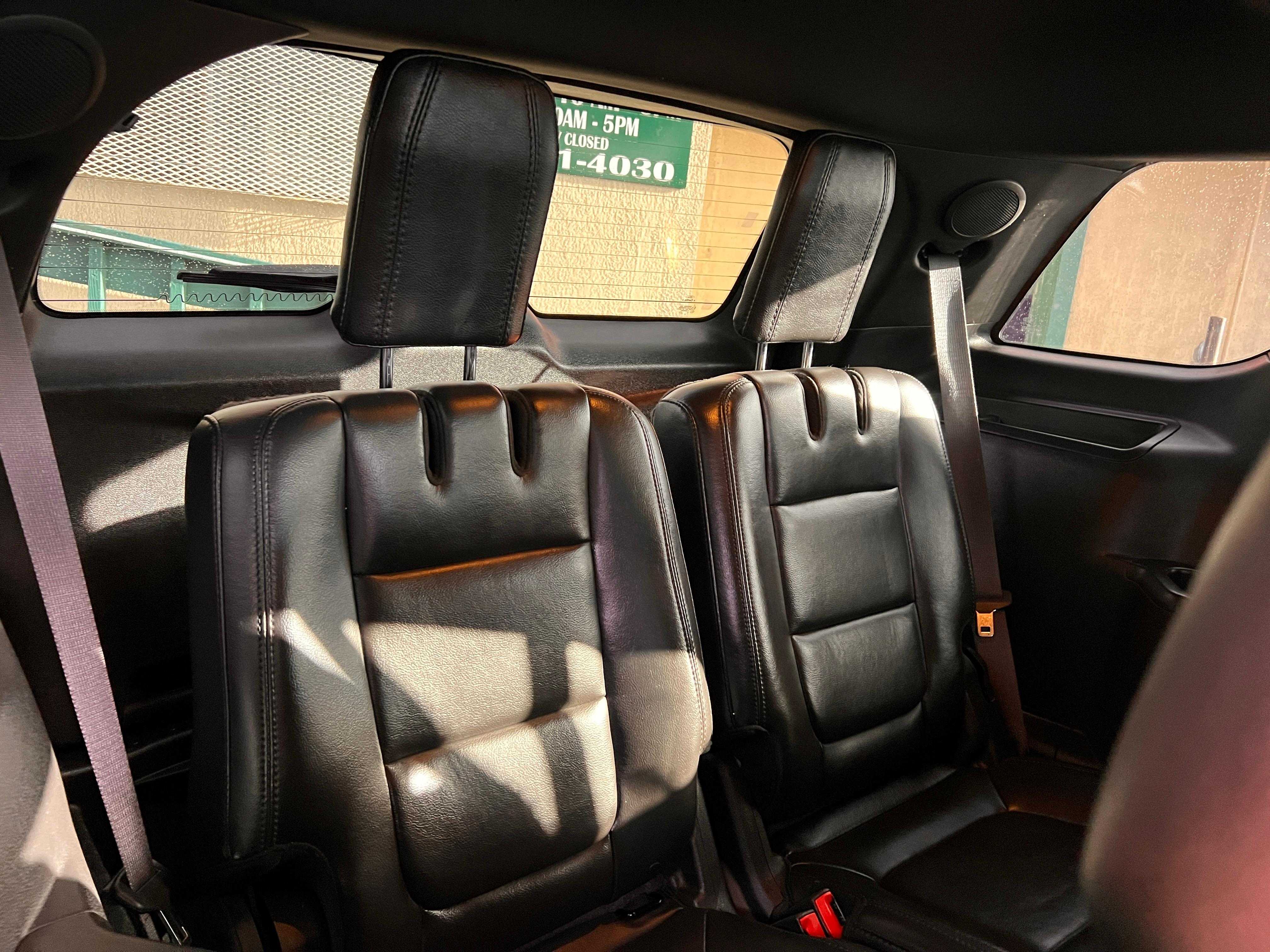 Ford Explorer Image 3