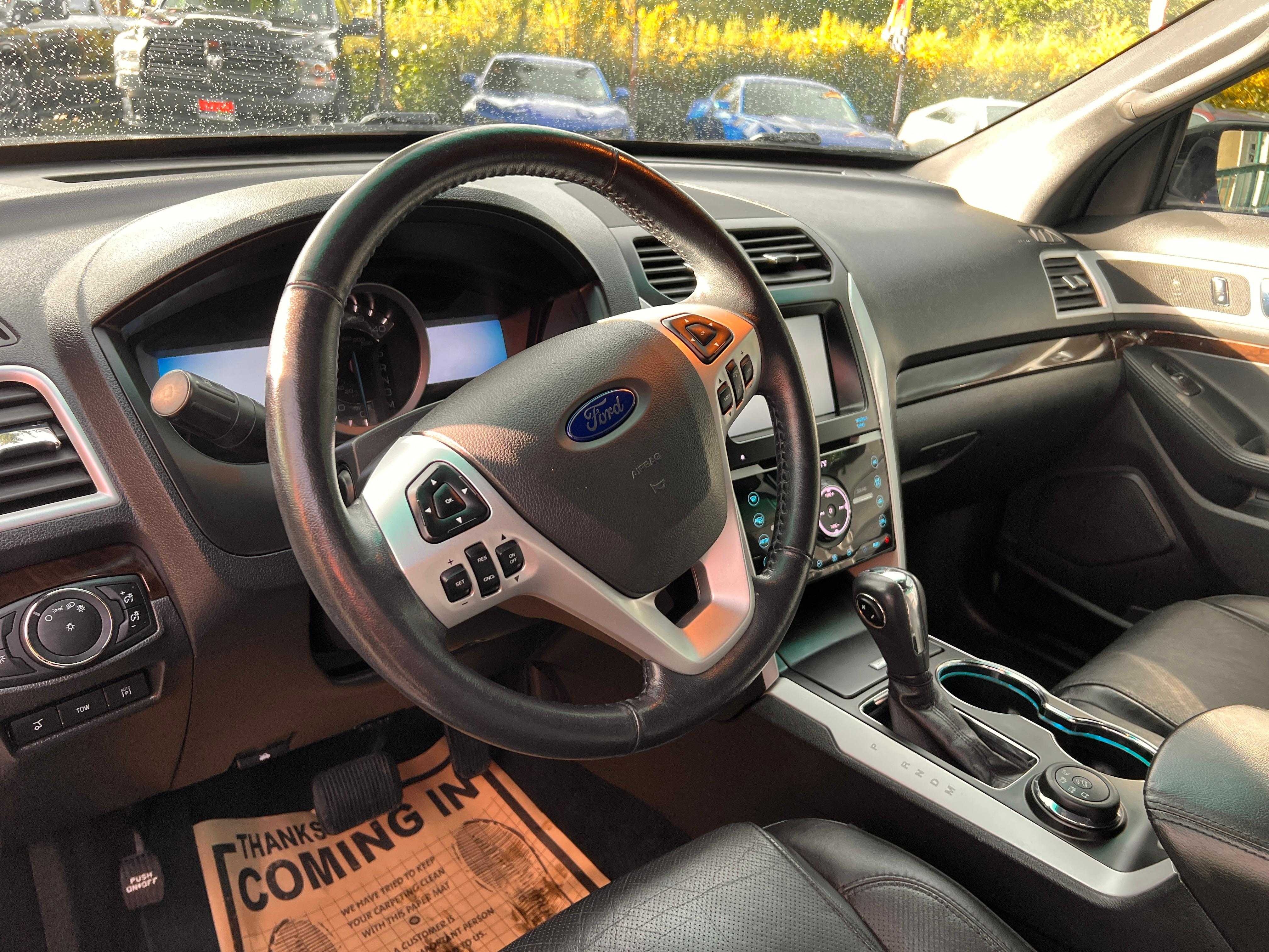Ford Explorer Image 6