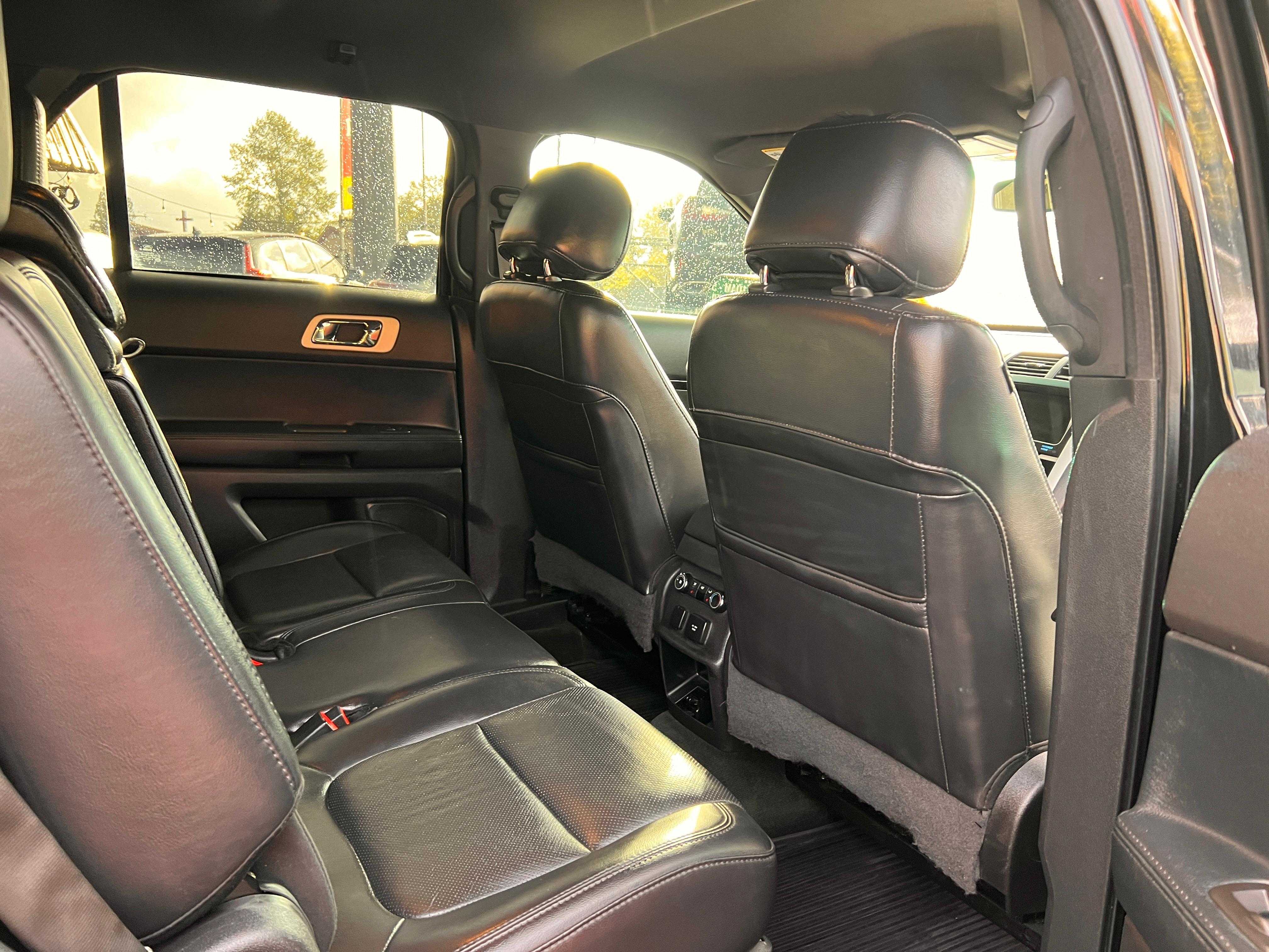Ford Explorer Image 2