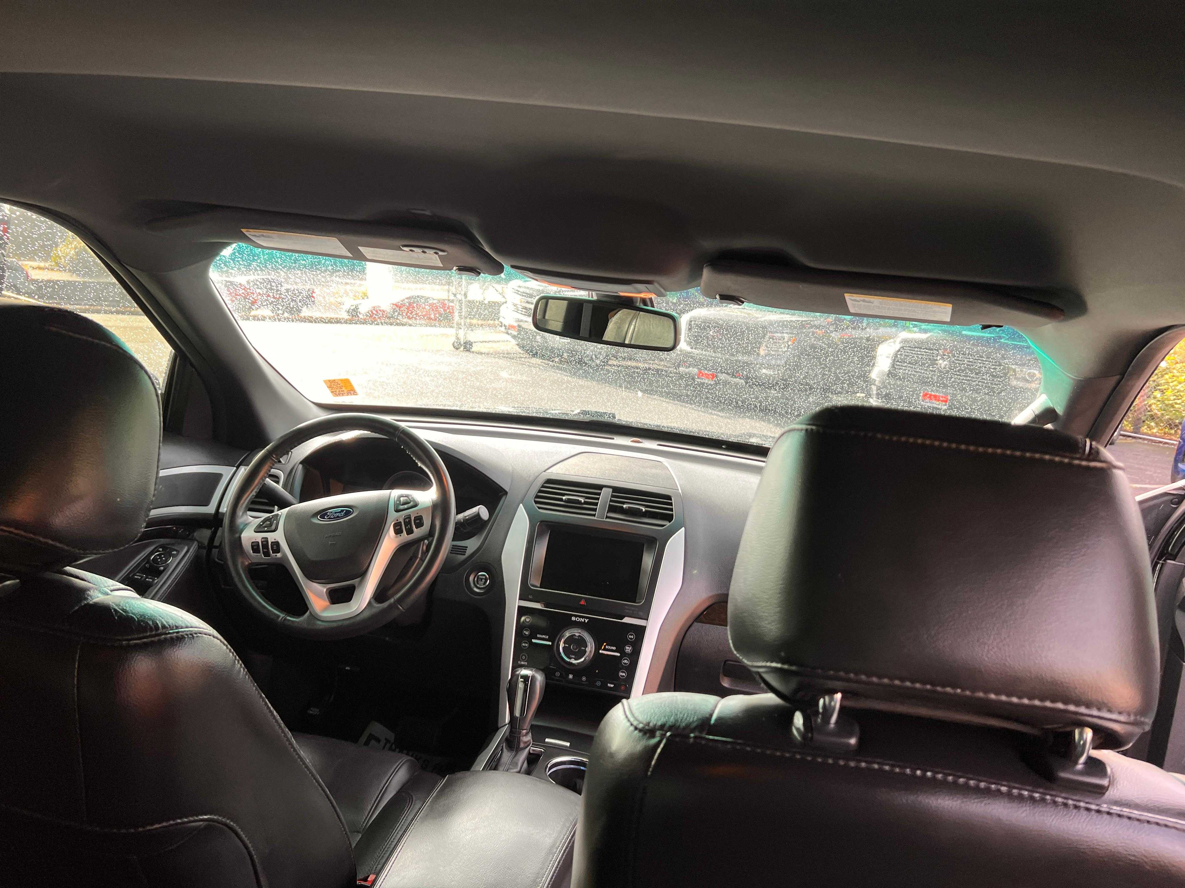 Ford Explorer Image 5