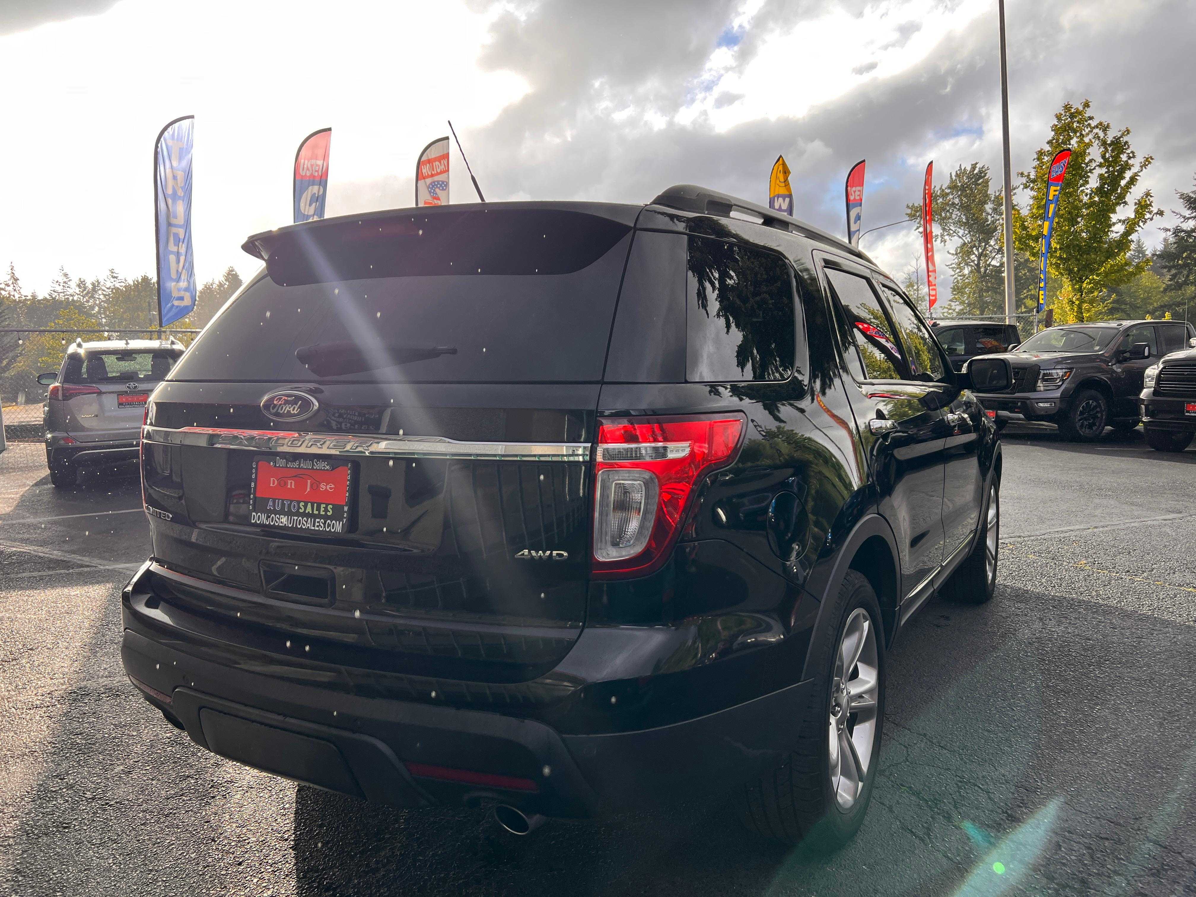Ford Explorer Image 4