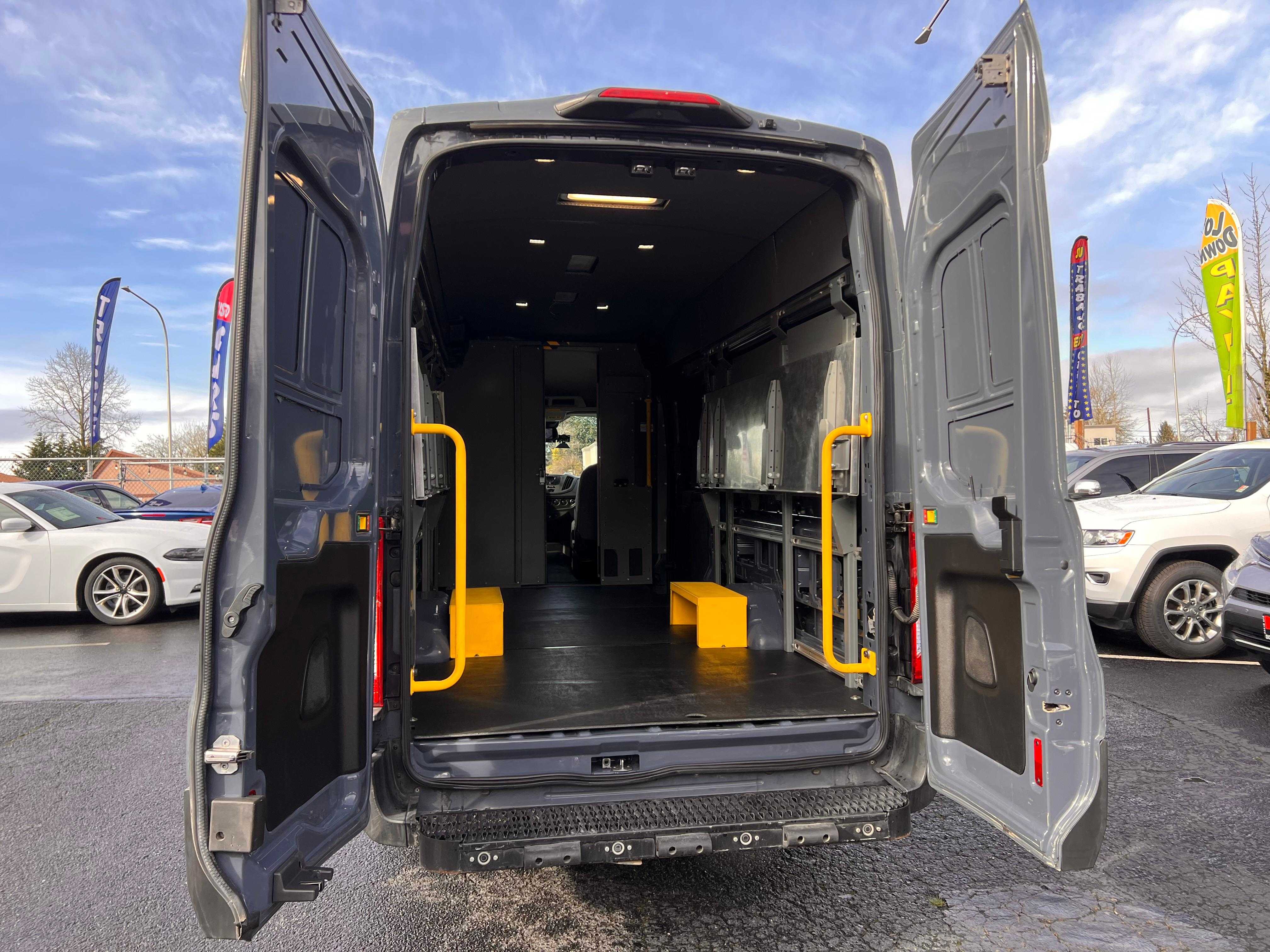 Ford Transit Image 3