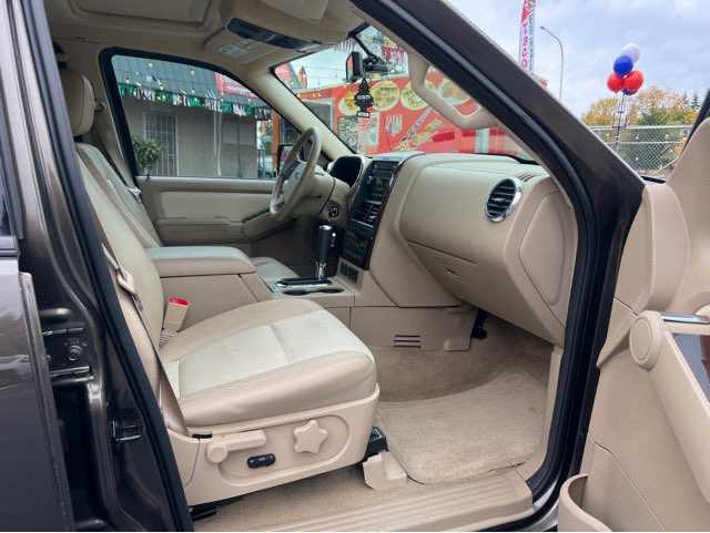 Ford Explorer Image 5