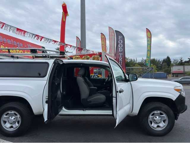 Toyota Tacoma Image 6